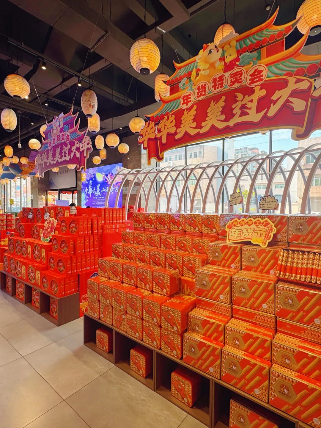 山海经主题空间助力,尊龙凯时年货工厂特卖会燃爆开启! 山海经主题空间助力,尊龙凯时年货工厂特卖会燃爆开启!